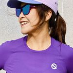 克拉拉戴大红花