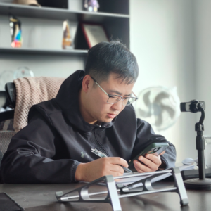 不做医生卖袜子，祝越从一双赚2分到加价15块卖给全球网红