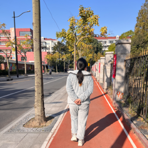 羽毛球道具赛好好玩&冬天晒太阳好舒服&老公做了卤味