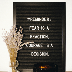 珍话|从南航飞行员事件思职场生存，我们普通人如何自保？