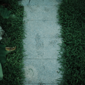 误触02-雨滴侵入每个梦,从不停歇的雷暴里安全撤离