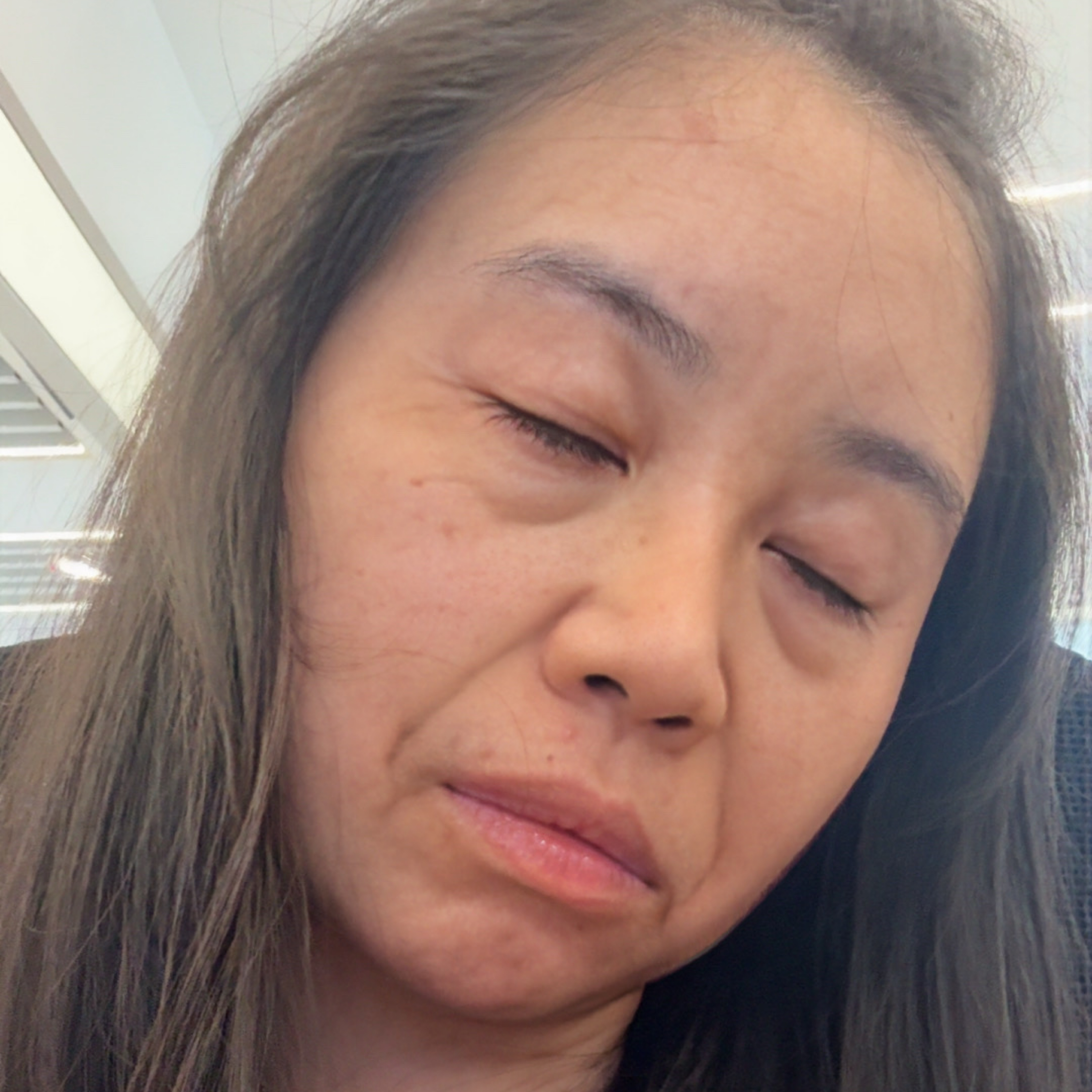 飞机上12个小时怎么过